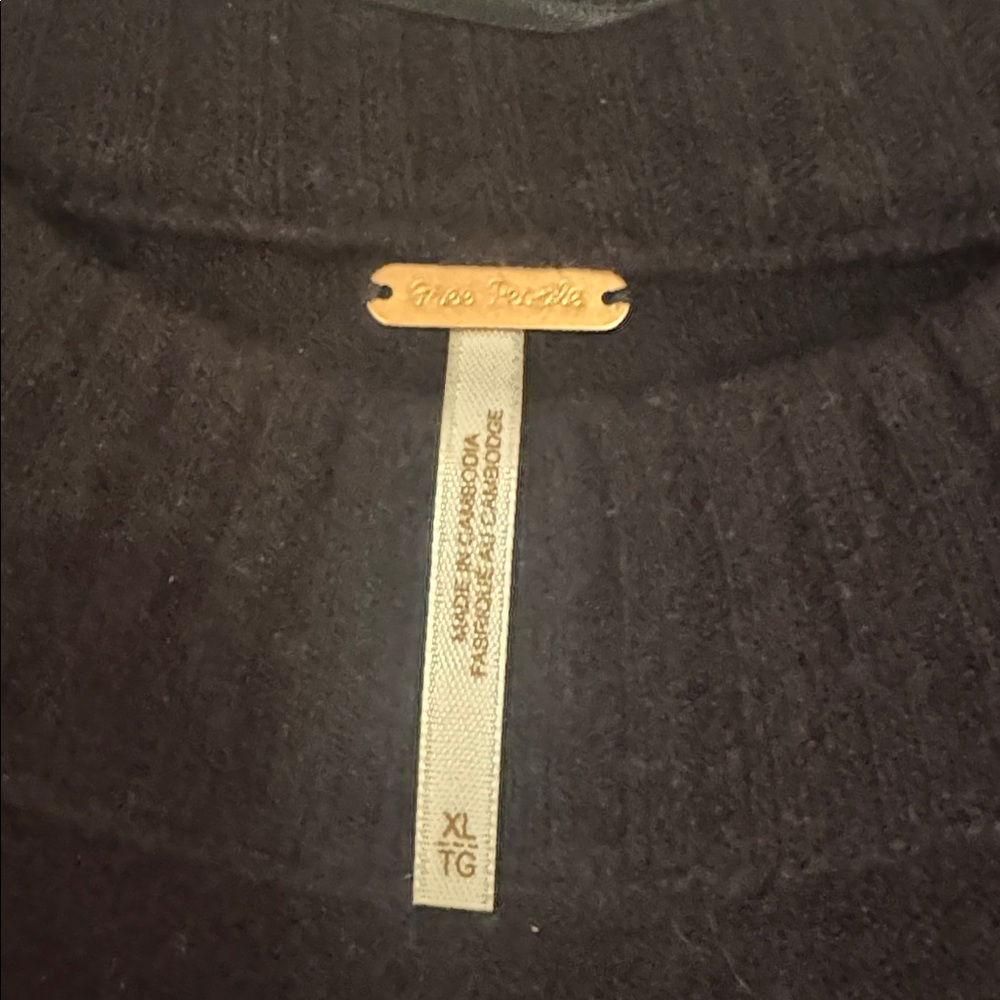 Free People Women’s Black Crewneck Sweater - Picture 3 of 7